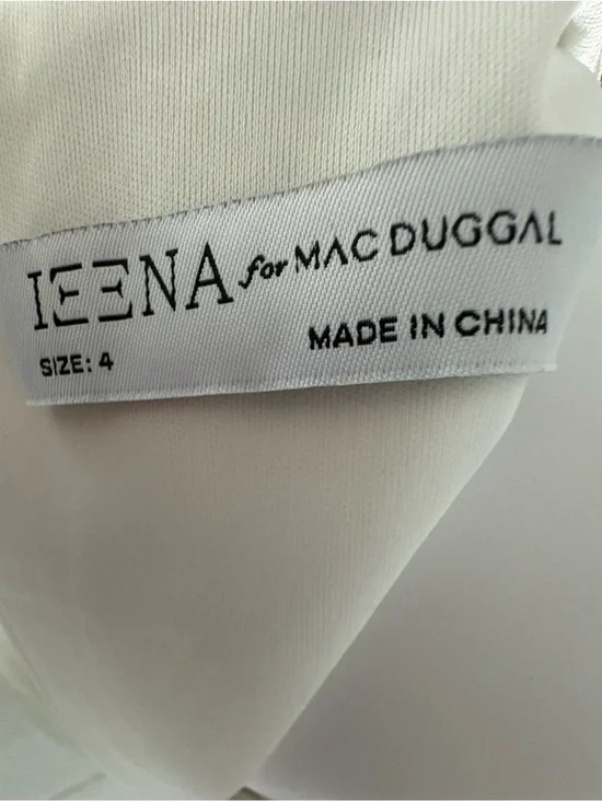 MacDuggal Ivory Sequinned V-Neck Evening Gown NWT size 4 - Picture 6 of 9